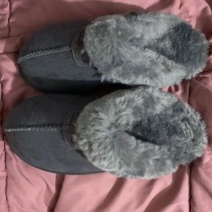 New clppli slippers size 8